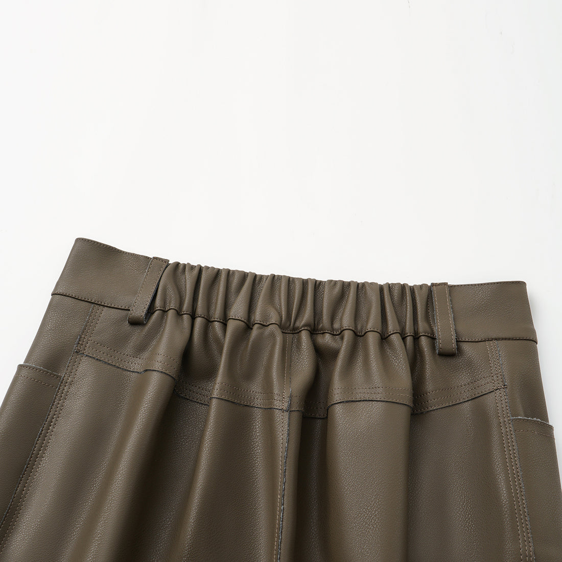 “Easy-go Chic” 純素皮精裁切皮工藝九分褲—Chocolate Lab巧克香氣