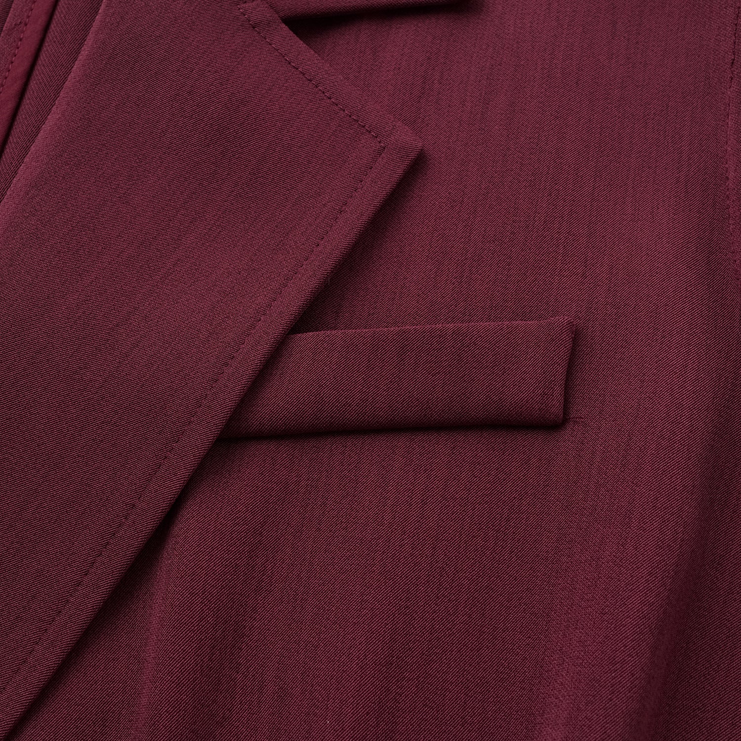 "Westminster weekdays." 義大利輕薄肌理彈性西裝背心—Mulberry Rouge花燃未央