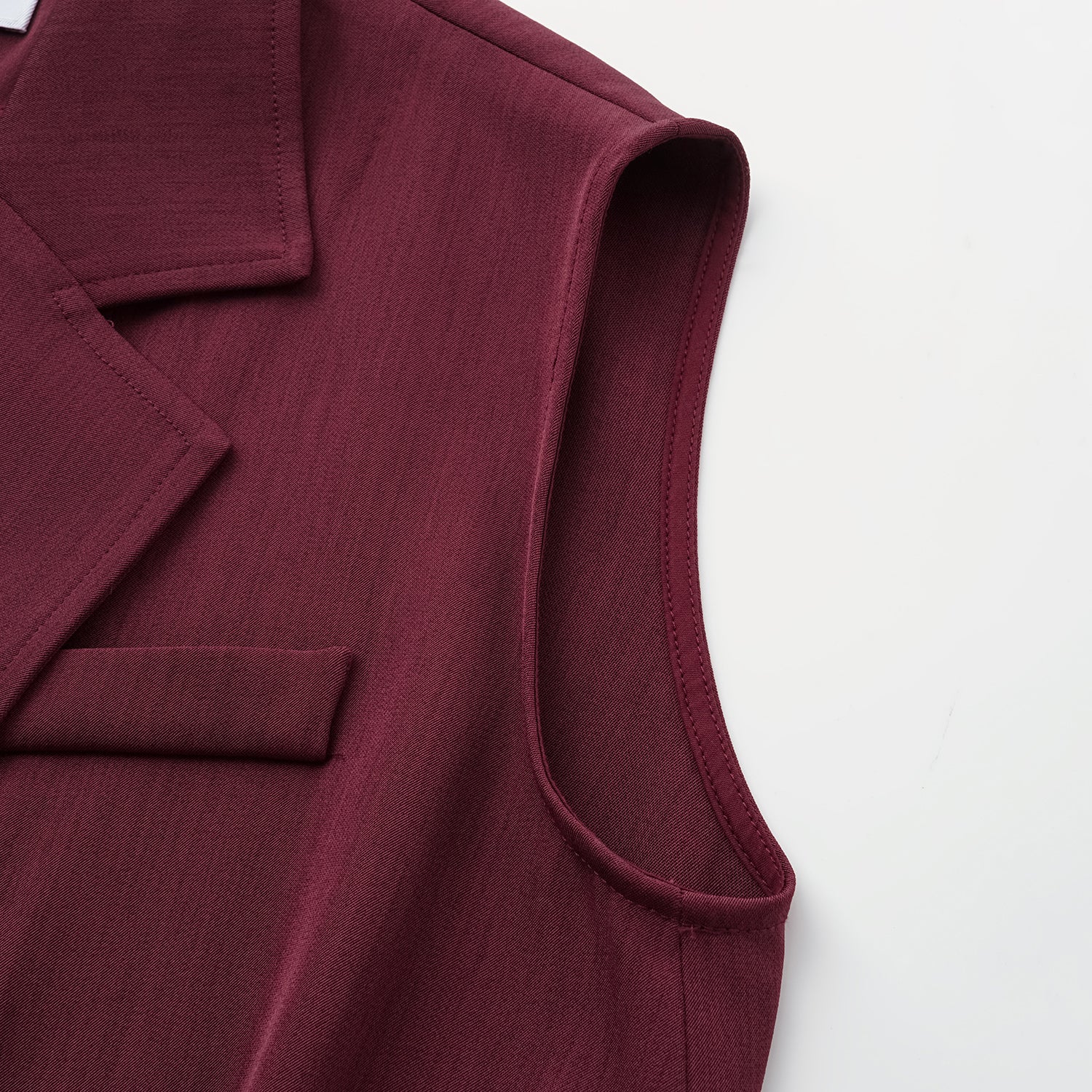 "Westminster weekdays." 義大利輕薄肌理彈性西裝背心—Mulberry Rouge花燃未央