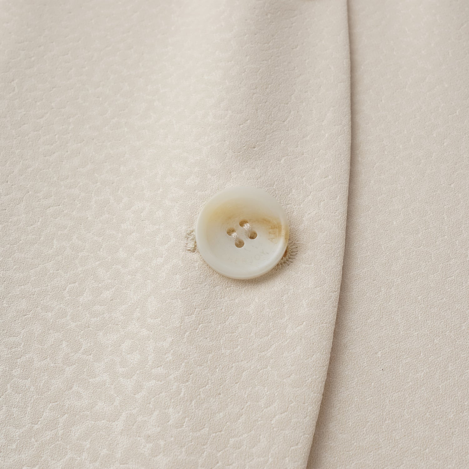 "Speak Sleek" 奢華特殊岩紋肌理西裝馬甲背心—Dune Mist隱沙