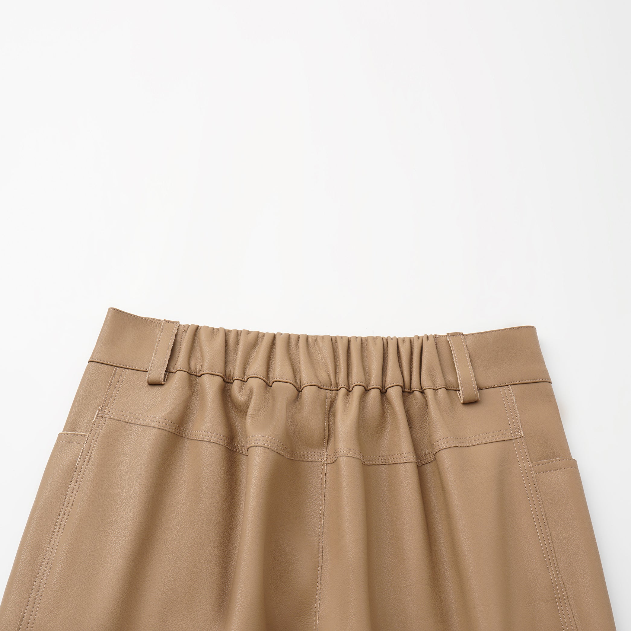 “Easy-go Chic” 純素皮精裁切皮工藝九分褲—Sugar Almond焦糖杏仁