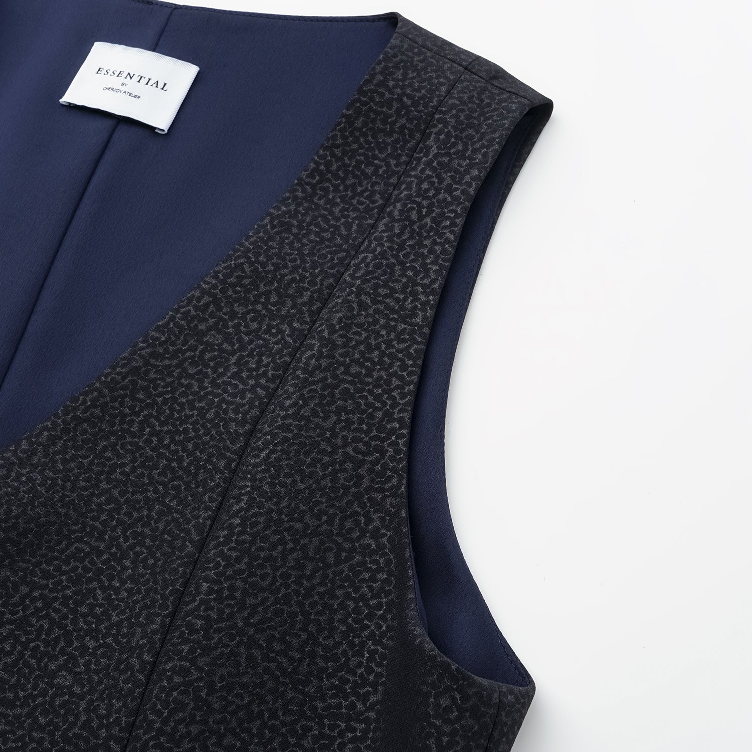 "Speak Sleek" 奢華特殊岩紋肌理西裝馬甲背心—Dark Mirage隱曜