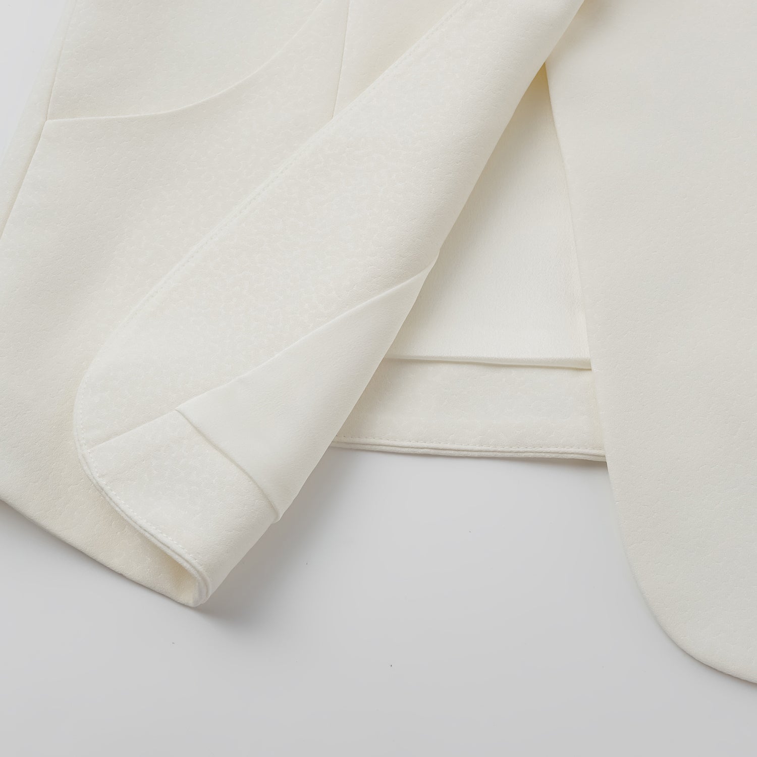 "Speak Sleek" 奢華特殊岩紋肌理西裝馬甲背心—First Light初曦