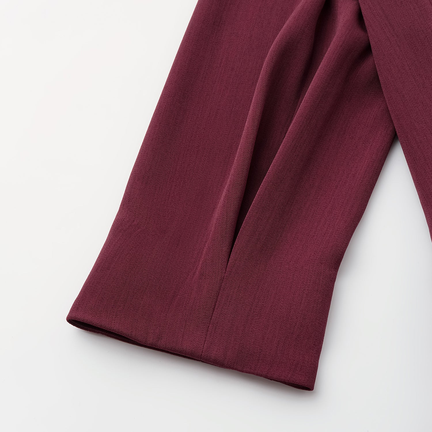 "Westminster weekdays."  義大利輕薄肌理彈性西裝外套—Mulberry Rouge花燃未央