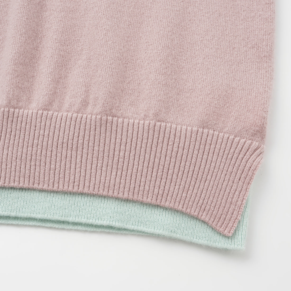 “Winter Diary” 100% Cashmere假兩件式羅紋拼接針織上衣—Blush Haze薄霧櫻粉