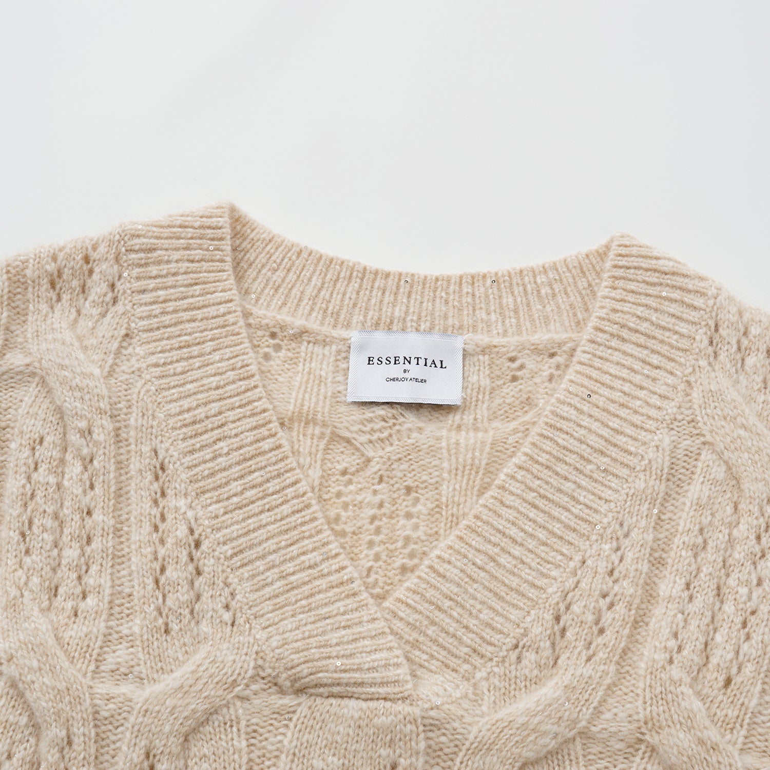 “Winter Diary” 100% Cashmere極細絨柔鏤空蜂格紋星點V領上衣—Morning Oat 晨光燕麥