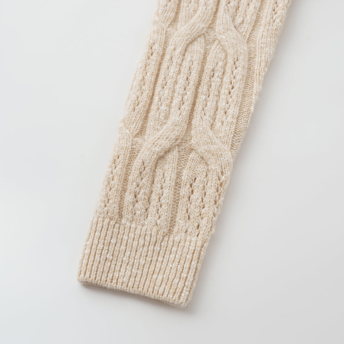 “Winter Diary” 100% Cashmere極細絨柔鏤空蜂格紋星點V領上衣—Morning Oat 晨光燕麥