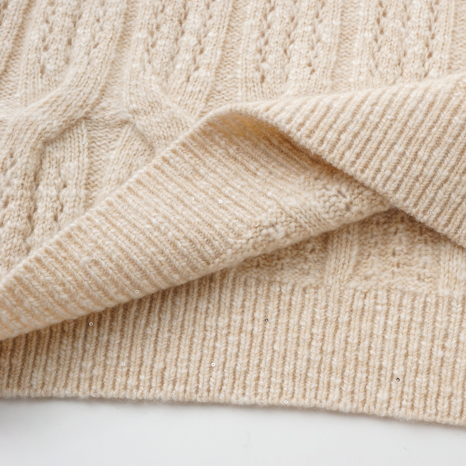 “Winter Diary” 100% Cashmere極細絨柔鏤空蜂格紋星點V領上衣—Morning Oat 晨光燕麥