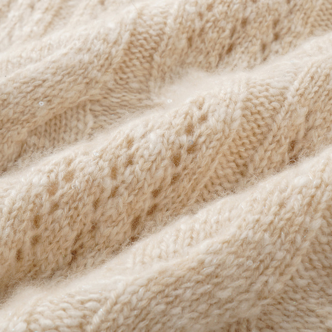 “Winter Diary” 100% Cashmere極細絨柔鏤空蜂格紋星點V領上衣—Morning Oat 晨光燕麥