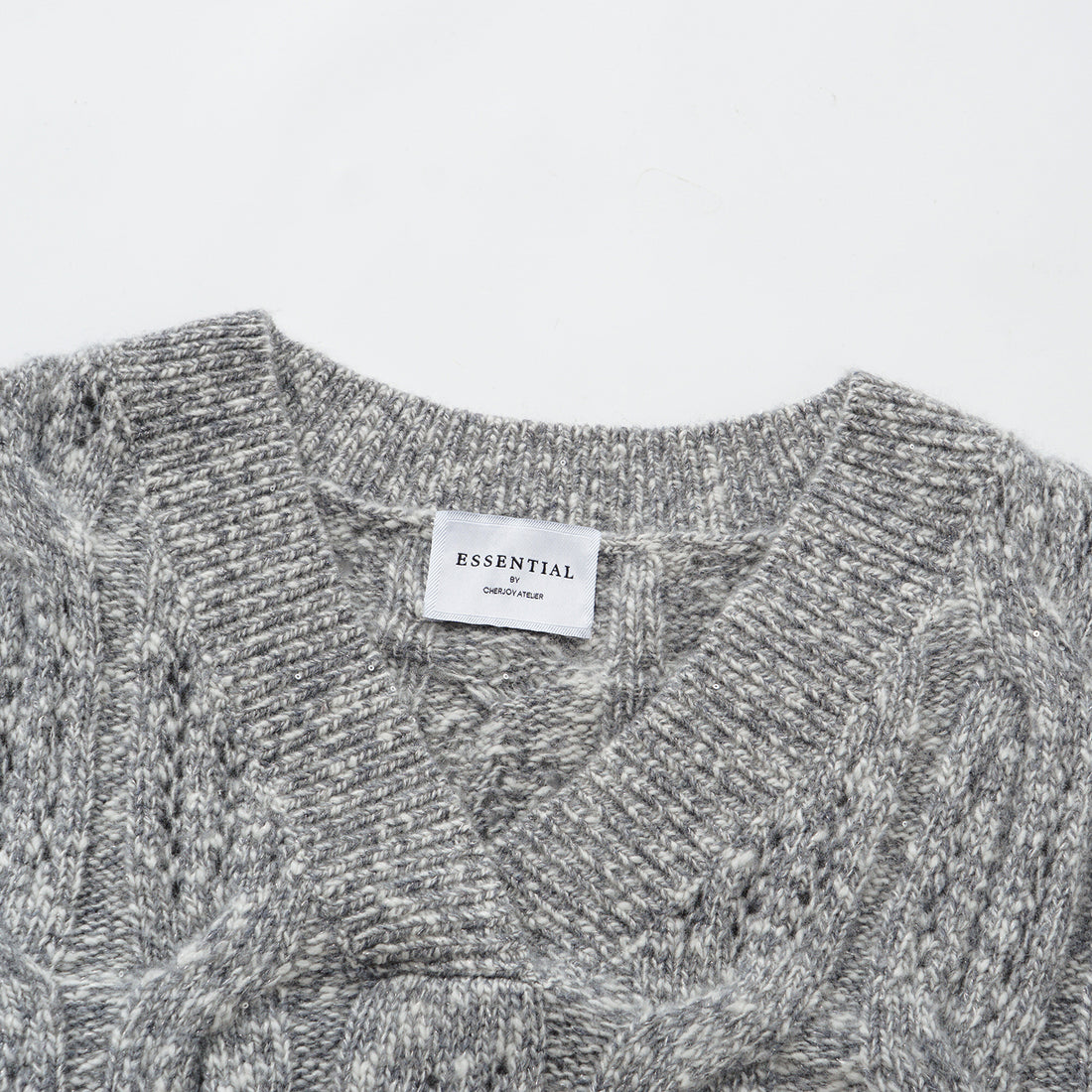 “Winter Diary” 100% Cashmere極細絨柔鏤空蜂格紋星點V領上衣—Ash Cloud 灰霧雲嶺