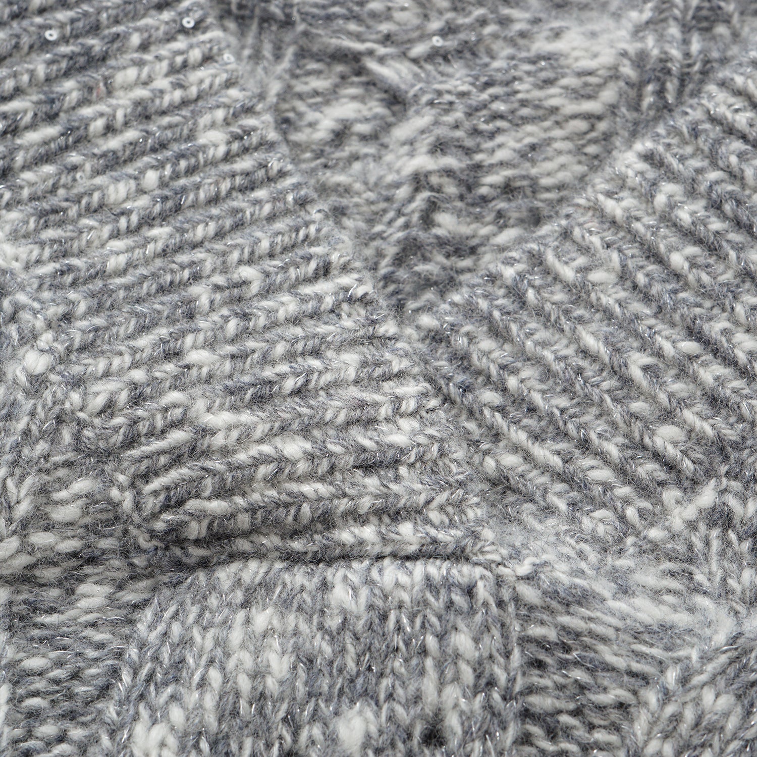 “Winter Diary” 100% Cashmere極細絨柔鏤空蜂格紋星點V領上衣—Ash Cloud 灰霧雲嶺