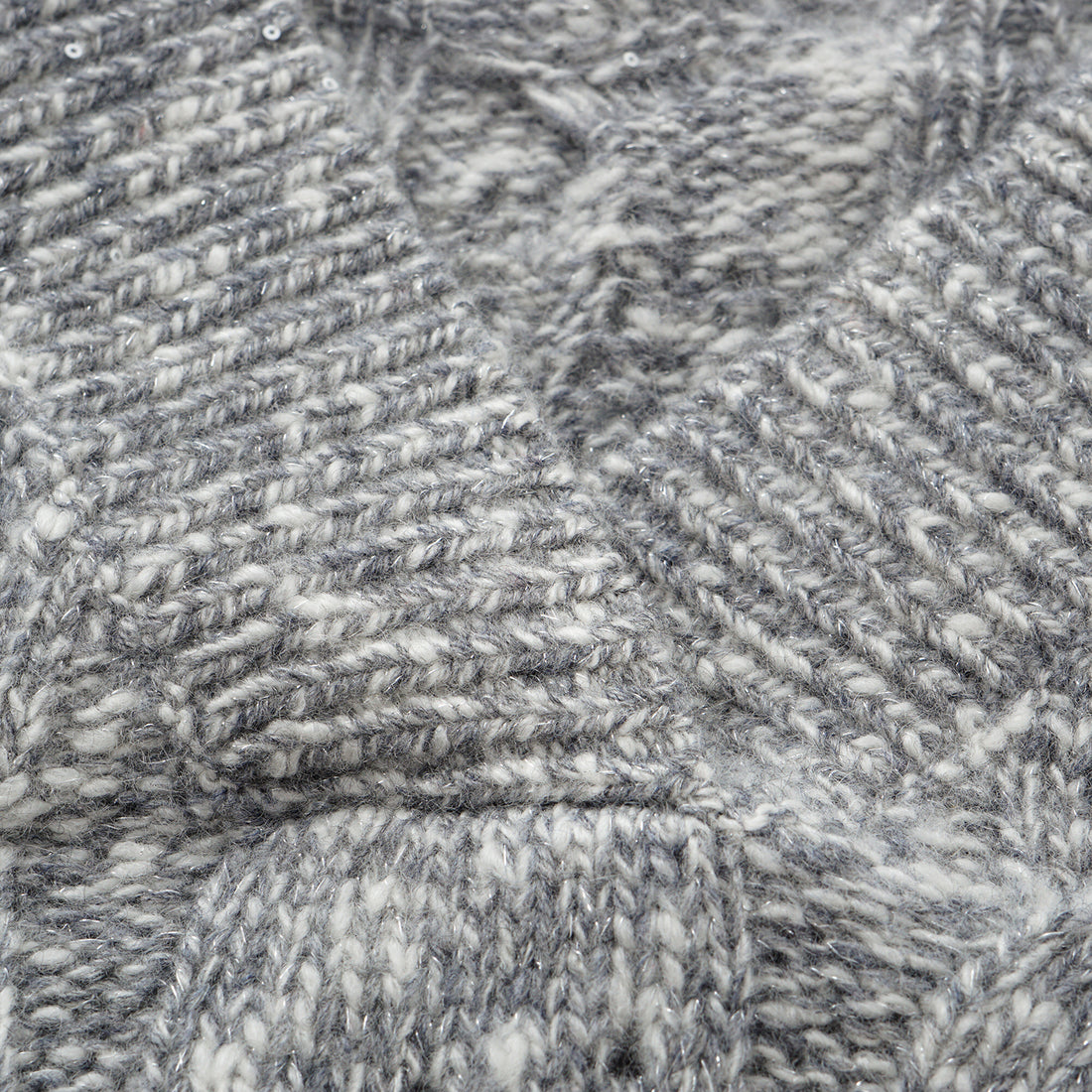 “Winter Diary” 100% Cashmere極細絨柔鏤空蜂格紋星點V領上衣—Ash Cloud 灰霧雲嶺