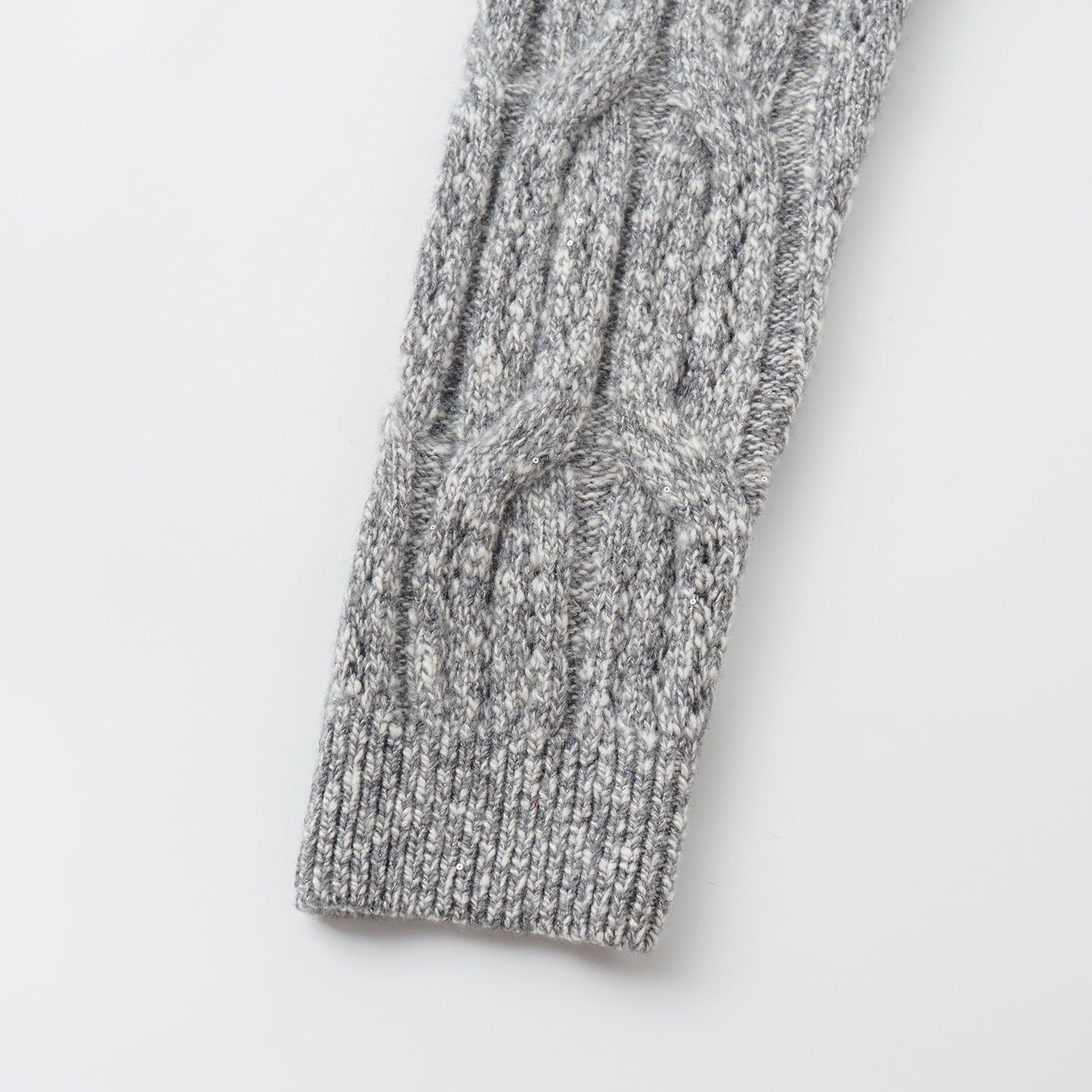 “Winter Diary” 100% Cashmere極細絨柔鏤空蜂格紋星點V領上衣—Ash Cloud 灰霧雲嶺