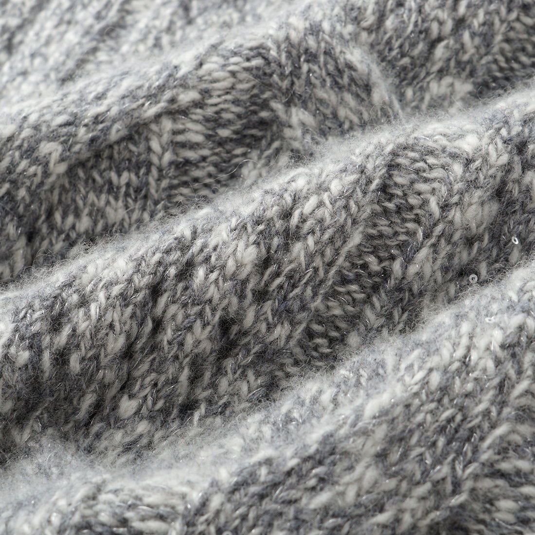 “Winter Diary” 100% Cashmere極細絨柔鏤空蜂格紋星點V領上衣—Ash Cloud 灰霧雲嶺