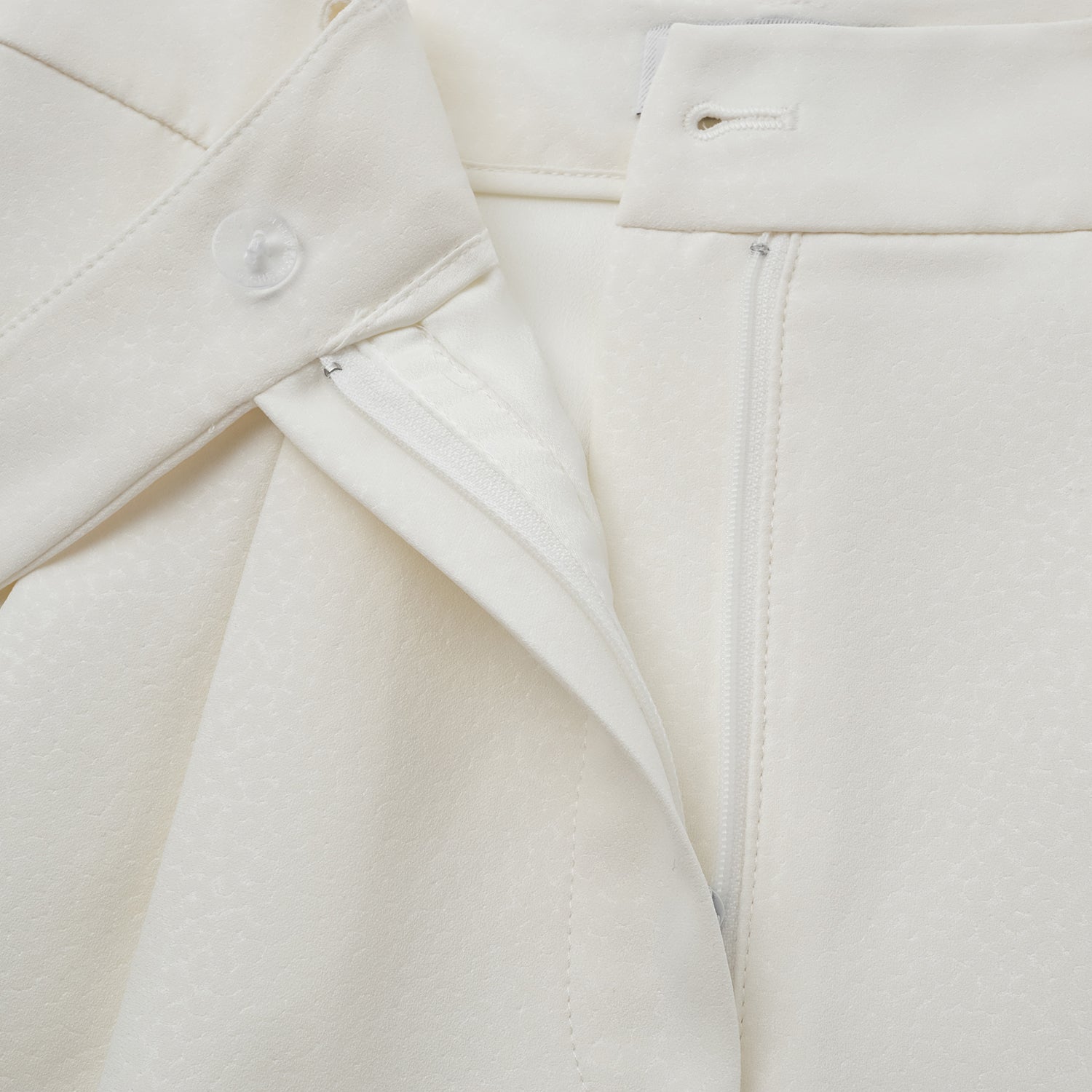 "Speak Sleek" 奢華特殊岩紋肌理西裝短褲—First Light初曦