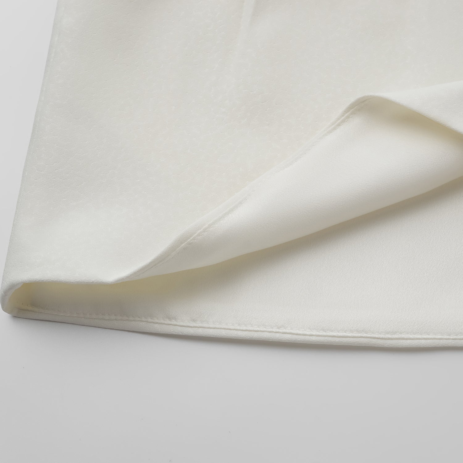 "Speak Sleek" 奢華特殊岩紋肌理西裝短褲—First Light初曦