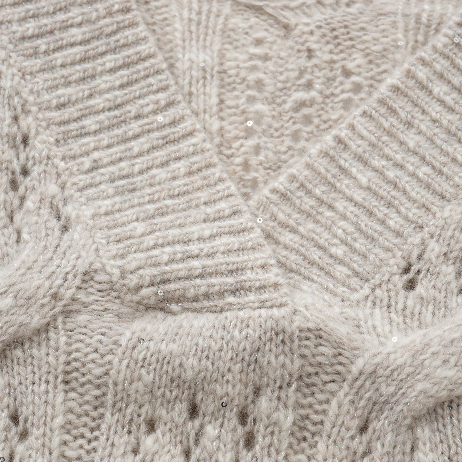 “Winter Diary” 100% Cashmere極細絨柔鏤空蜂格紋星點V領上衣—Fog Beige 霧幕杏灰