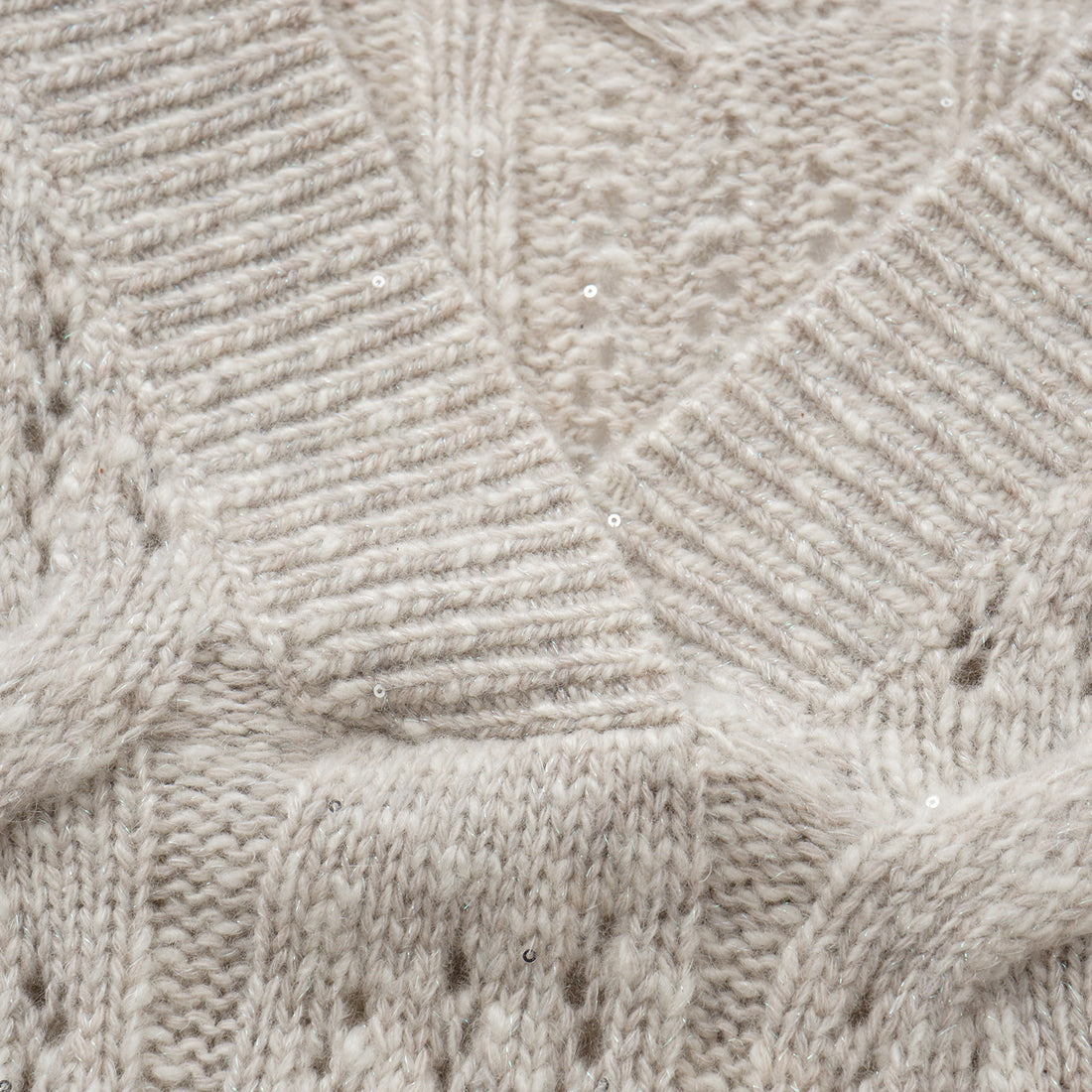 “Winter Diary” 100% Cashmere極細絨柔鏤空蜂格紋星點V領上衣—Fog Beige 霧幕杏灰