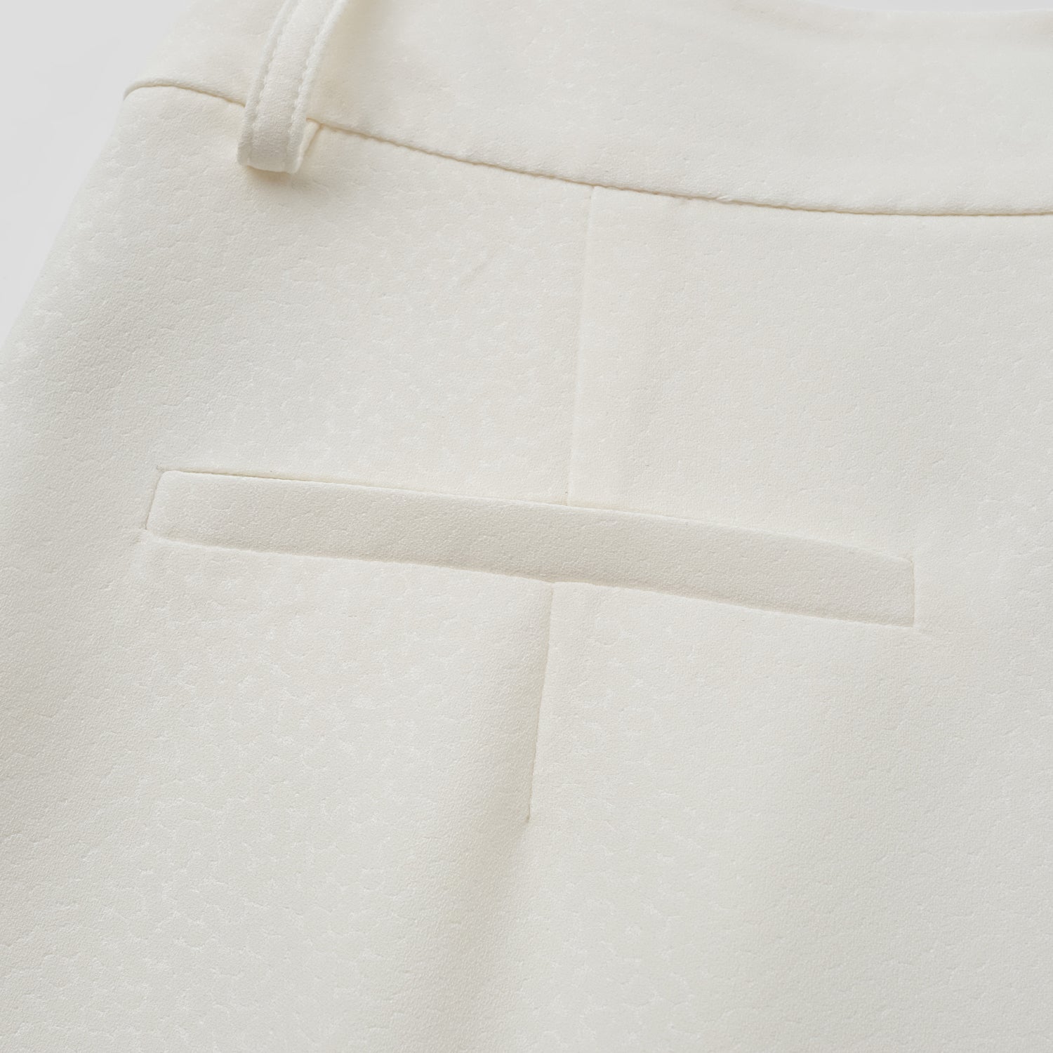 "Speak Sleek" 奢華特殊岩紋肌理西裝短褲—First Light初曦