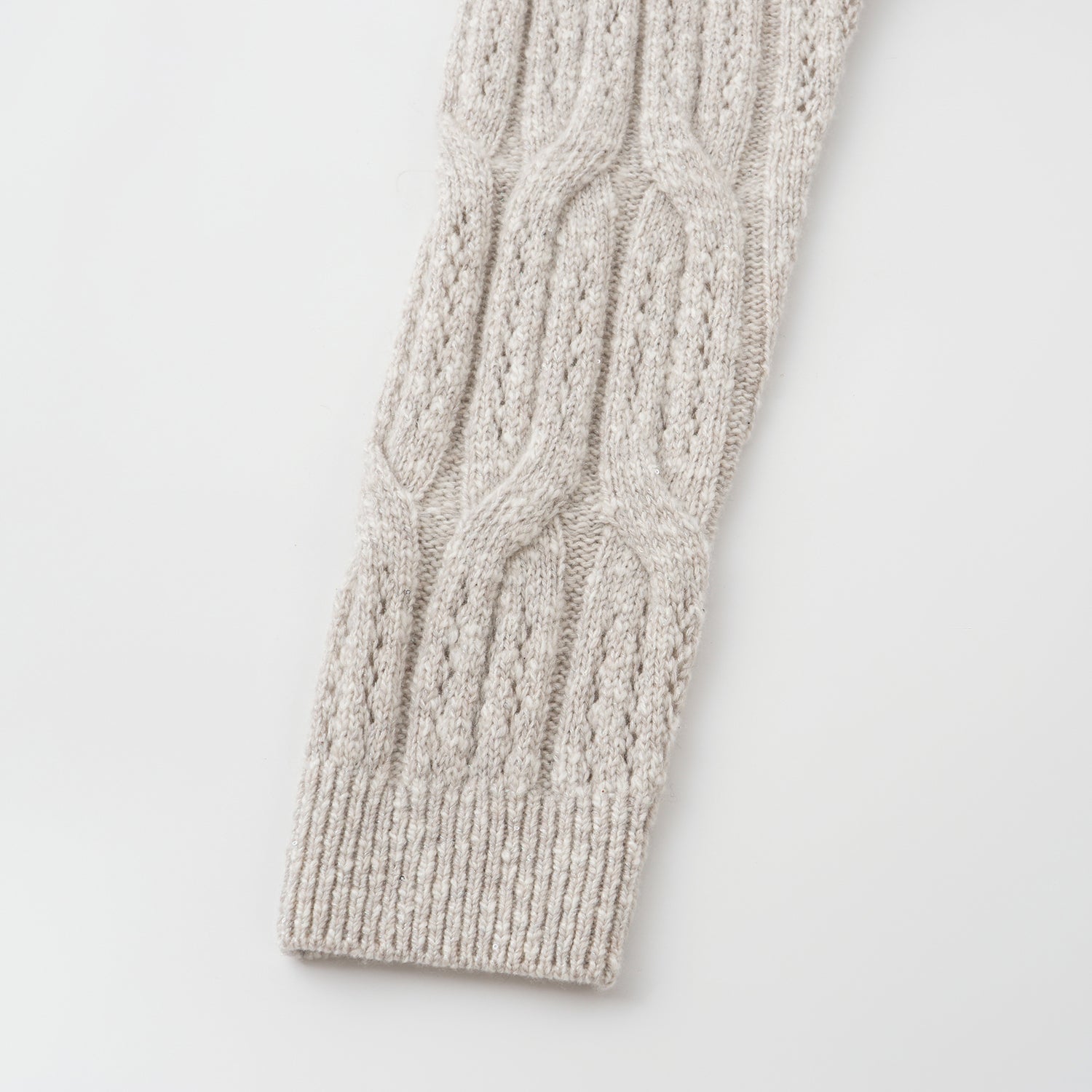 “Winter Diary” 100% Cashmere極細絨柔鏤空蜂格紋星點V領上衣—Fog Beige 霧幕杏灰