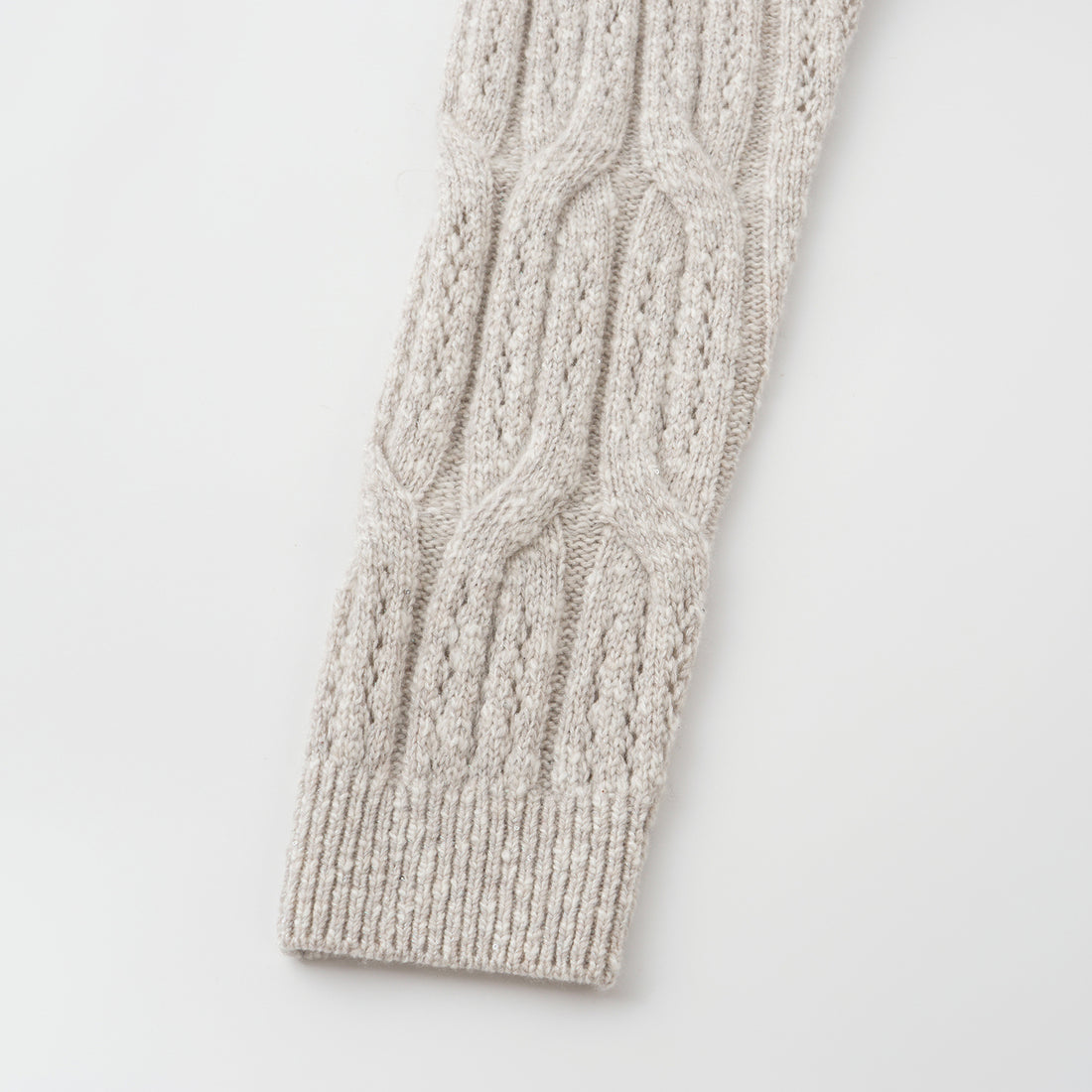 “Winter Diary” 100% Cashmere極細絨柔鏤空蜂格紋星點V領上衣—Fog Beige 霧幕杏灰