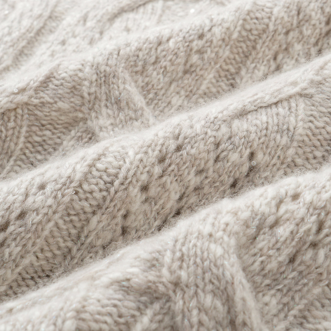 “Winter Diary” 100% Cashmere極細絨柔鏤空蜂格紋星點V領上衣—Fog Beige 霧幕杏灰