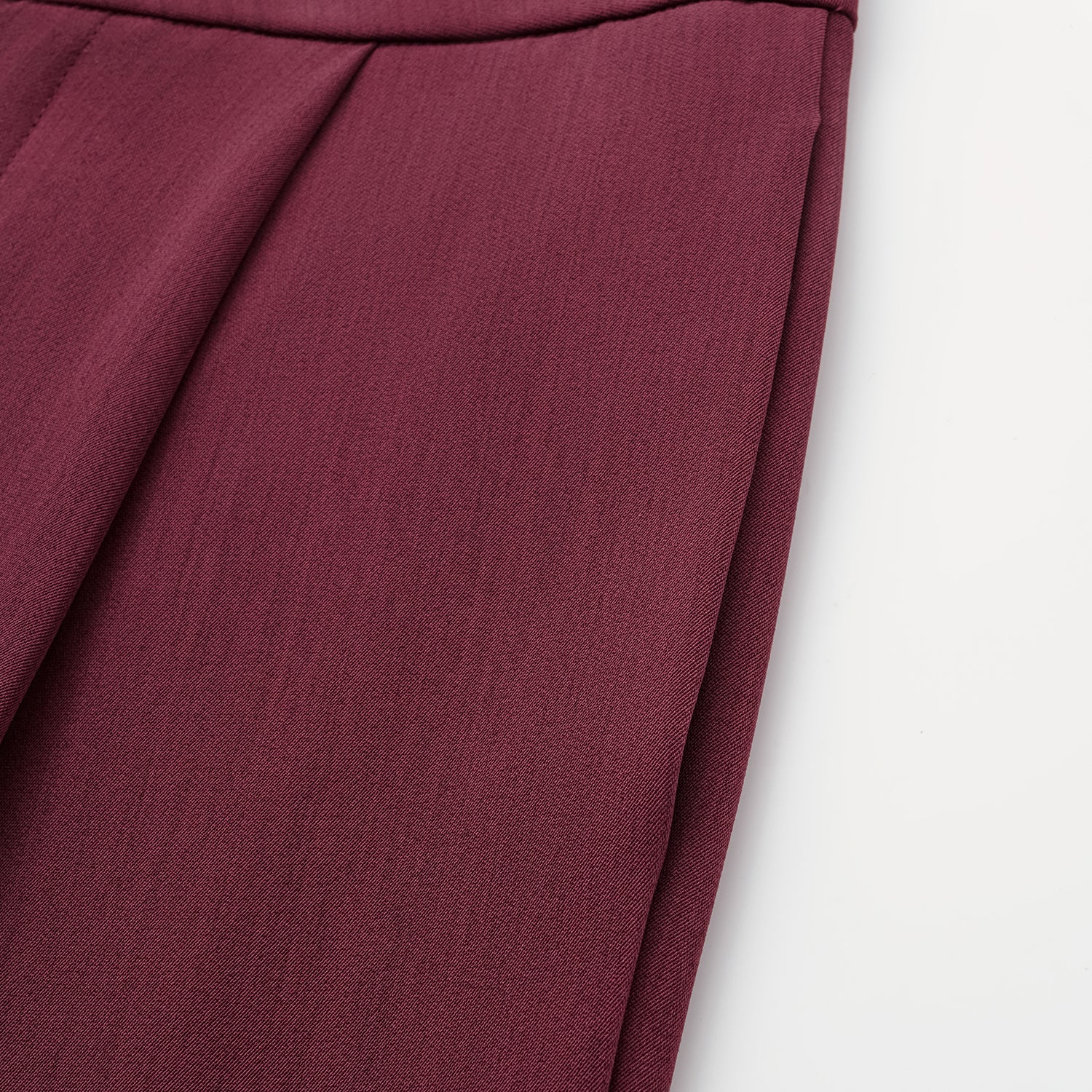 "Westminster weekdays." 義大利輕薄肌理彈性立體剪裁寬褲—Mulberry Rouge花燃未央