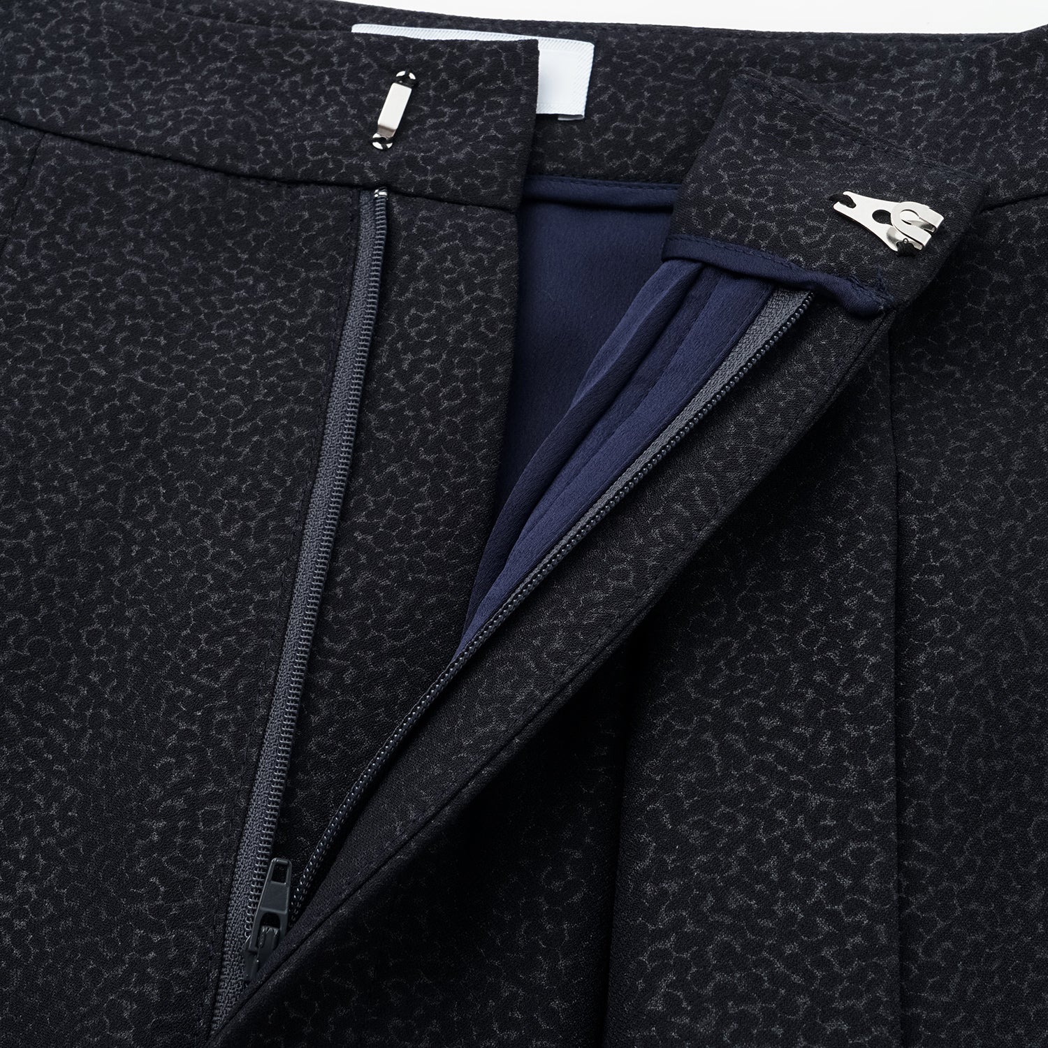 "Speak Sleek" 奢華特殊岩紋肌理西裝長褲—Dark Mirage隱曜