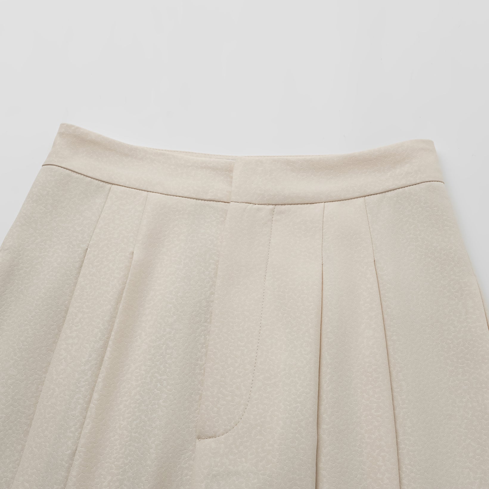 "Speak Sleek" 奢華特殊岩紋肌理西裝長褲—Dune Mist隱沙