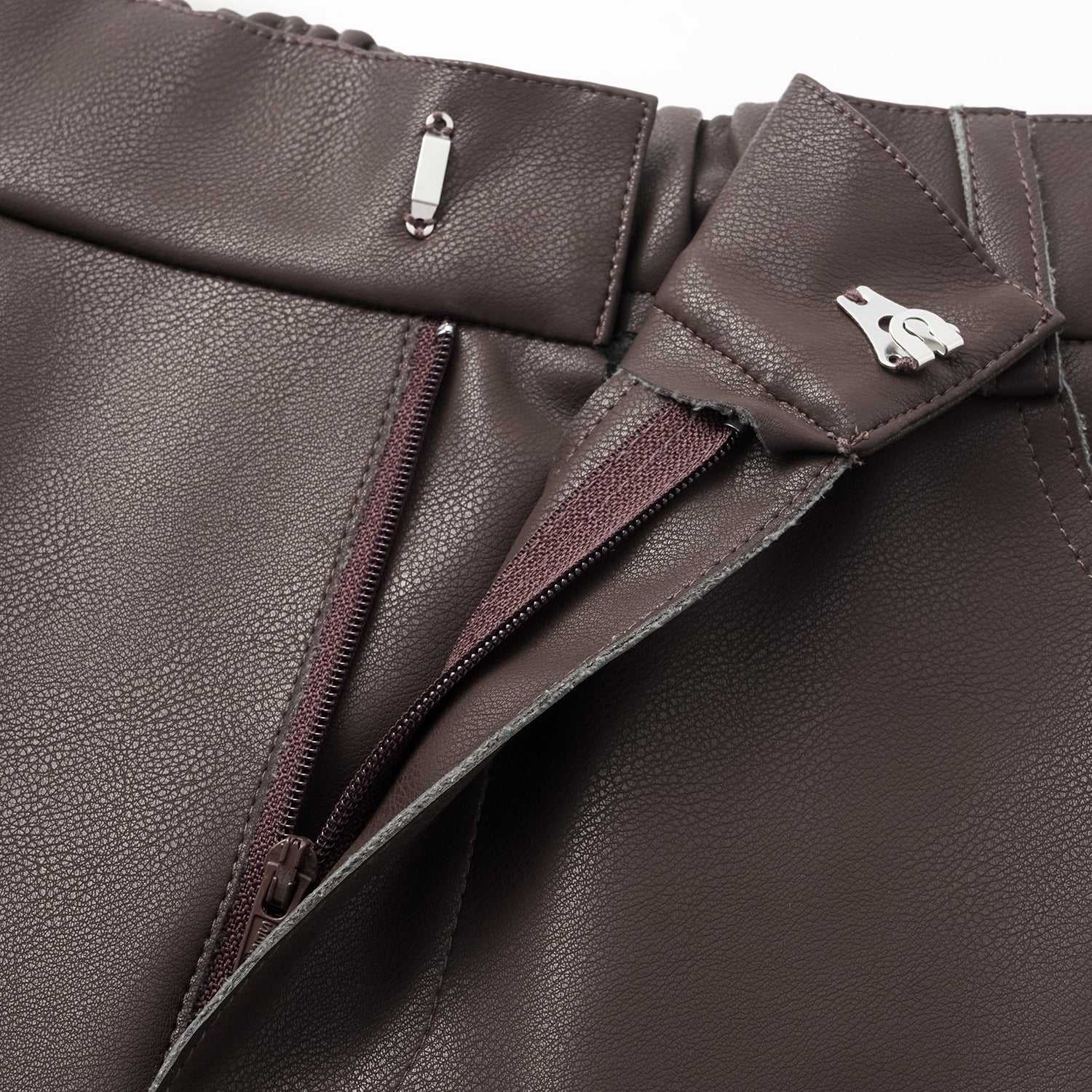 Easy-go Chic” 純素皮切皮工藝九分褲—麂皮棕