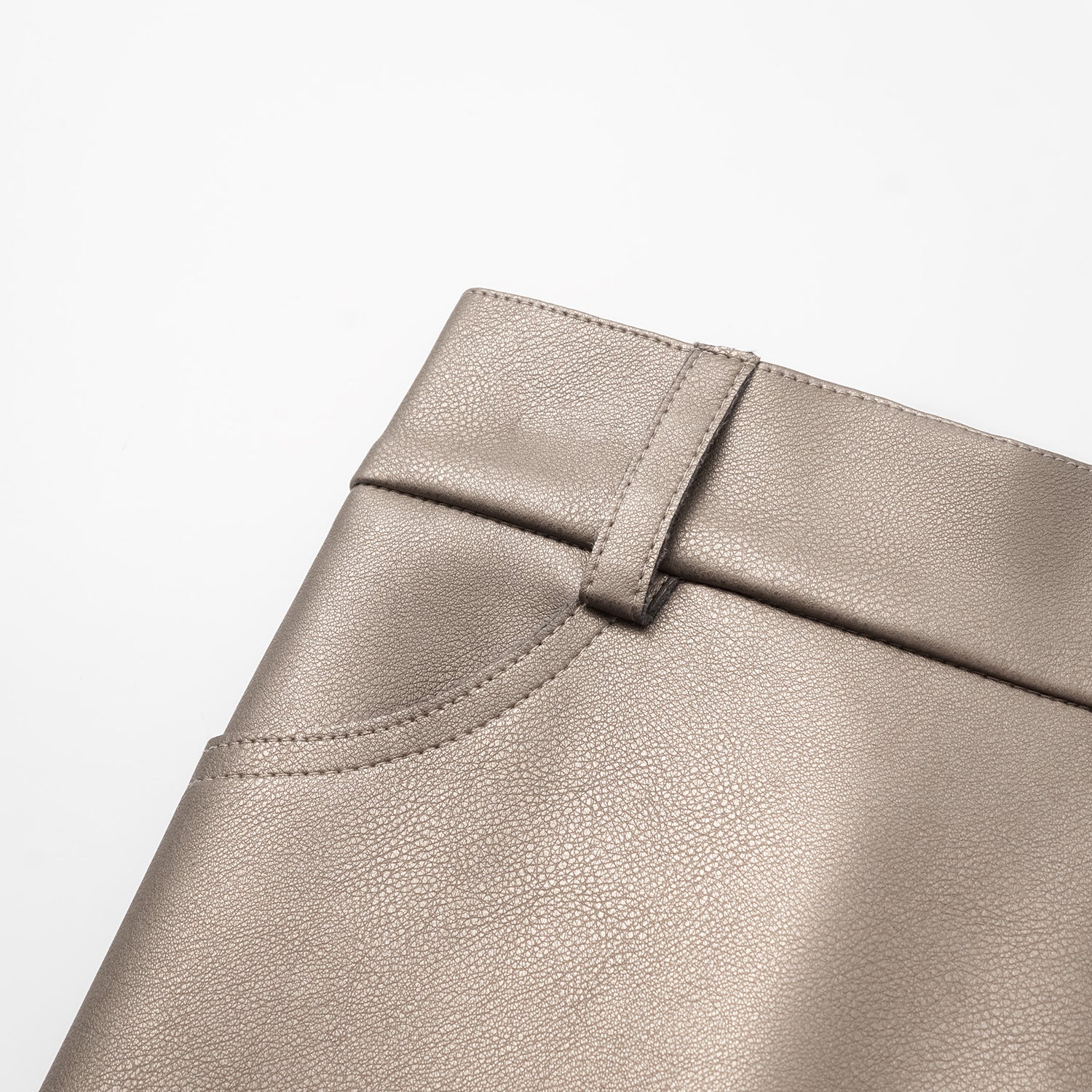 Easy-go Chic” 純素皮切皮工藝九分褲—夜幕金