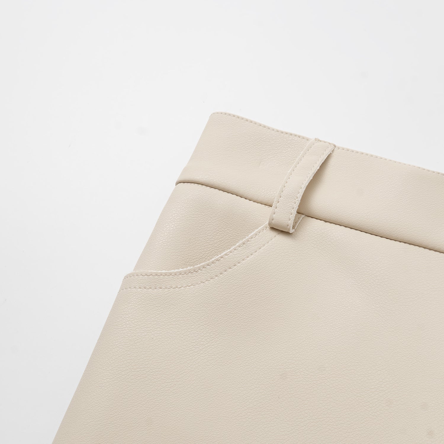 Easy-go Chic” 純素皮切皮工藝九分褲—奶白