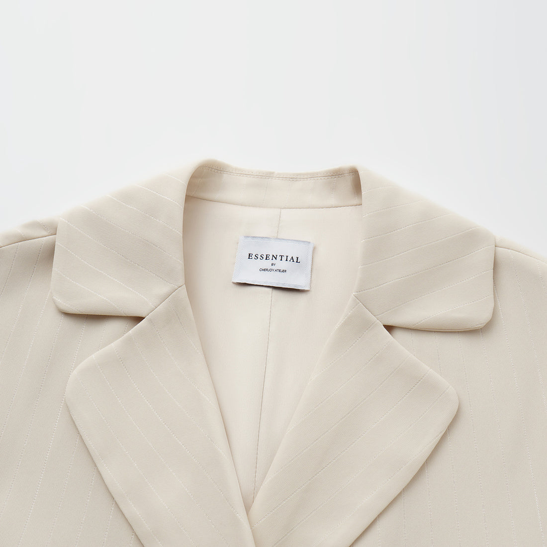 "Speak Sleek." 銀織工藝直條修身西裝外套—Drifted Light自由掠影