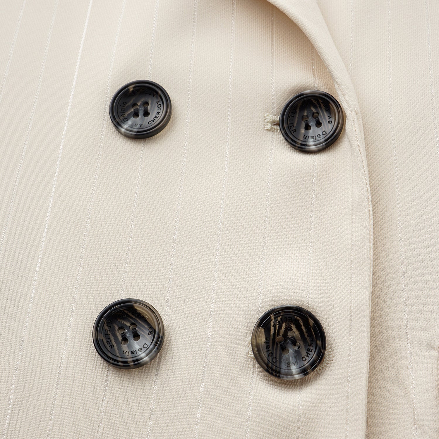 "Speak Sleek." 銀織工藝直條修身西裝外套—Drifted Light自由掠影