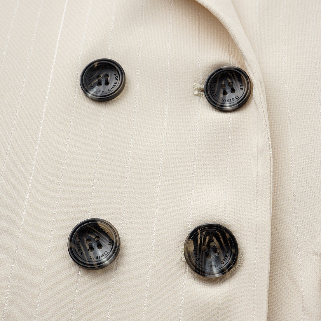 "Speak Sleek." 銀織工藝直條修身西裝外套—Drifted Light自由掠影