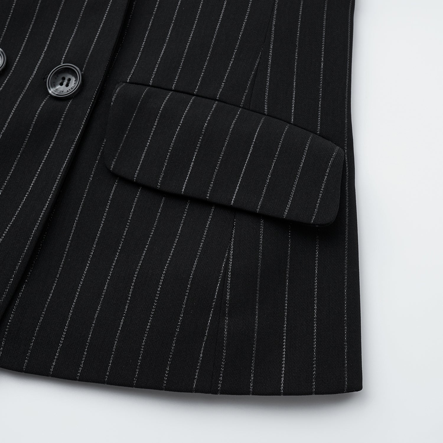 "Speak Sleek." 銀織工藝直條修身西裝外套—Shadow Rhythm沉光輕序