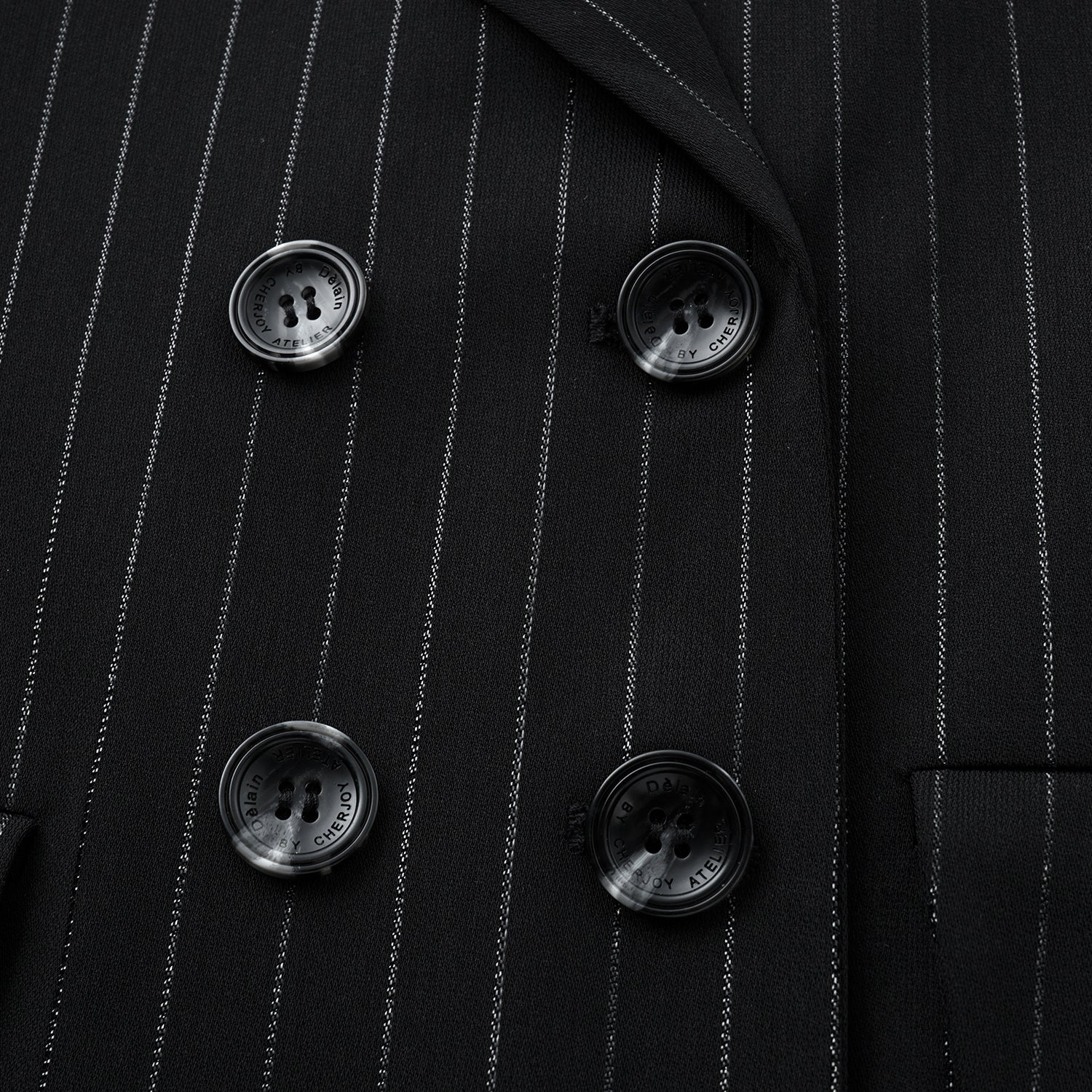 "Speak Sleek." 銀織工藝直條修身西裝外套—Shadow Rhythm沉光輕序