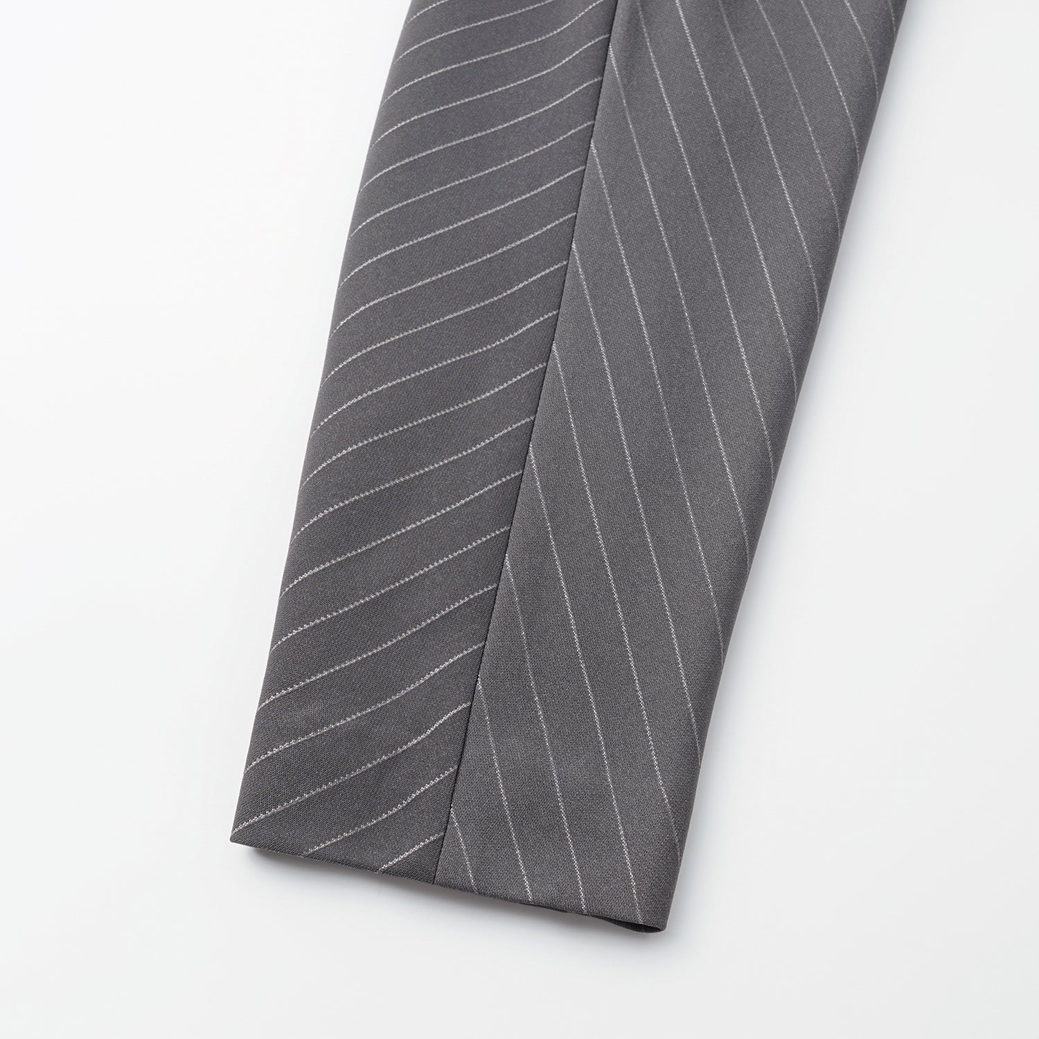 "Speak Sleek." 銀織工藝直條修身西裝外套—Urban Reverie藝境漫游