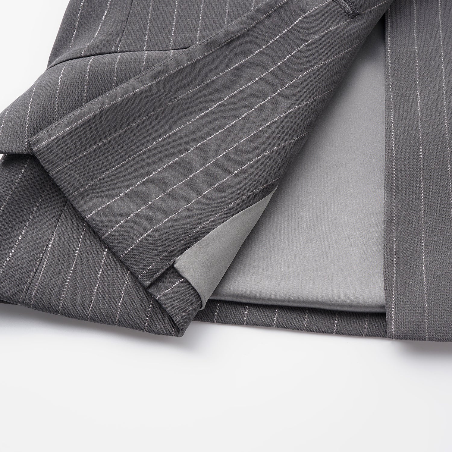 "Speak Sleek." 銀織工藝直條修身西裝外套—Urban Reverie藝境漫游