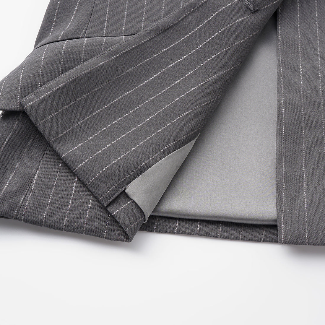 "Speak Sleek." 銀織工藝直條修身西裝外套—Urban Reverie藝境漫游