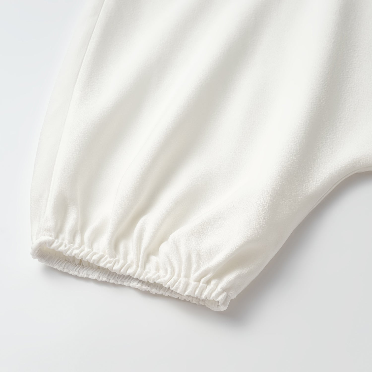 “春意” 鏤空剪裁設計輕中式上衣—鈴蘭