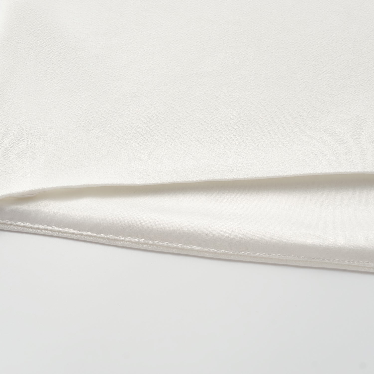 “春意” 鏤空剪裁設計輕中式上衣—鈴蘭