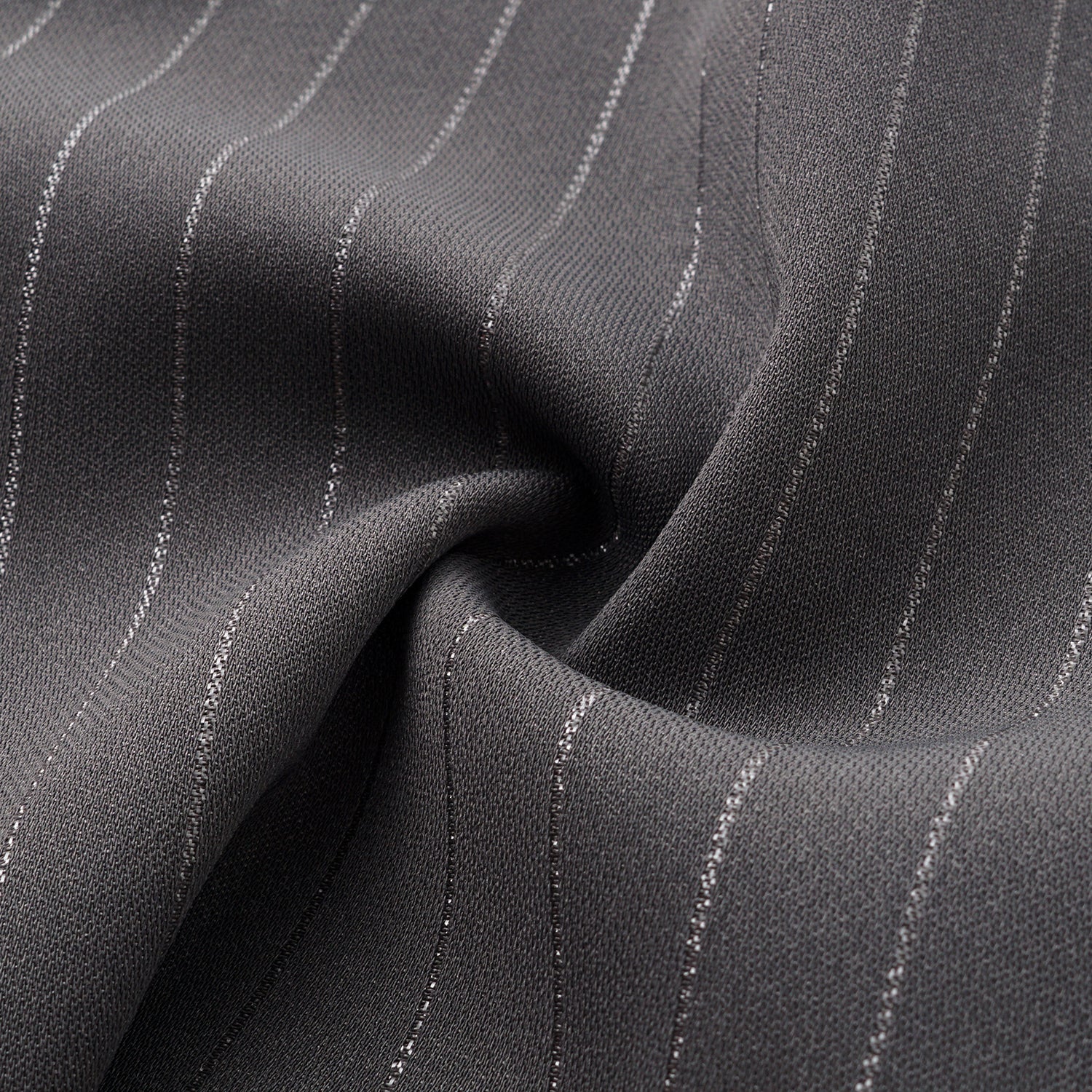 "Speak Sleek." 銀織工藝直條西裝短褲—Urban Reverie藝境漫游