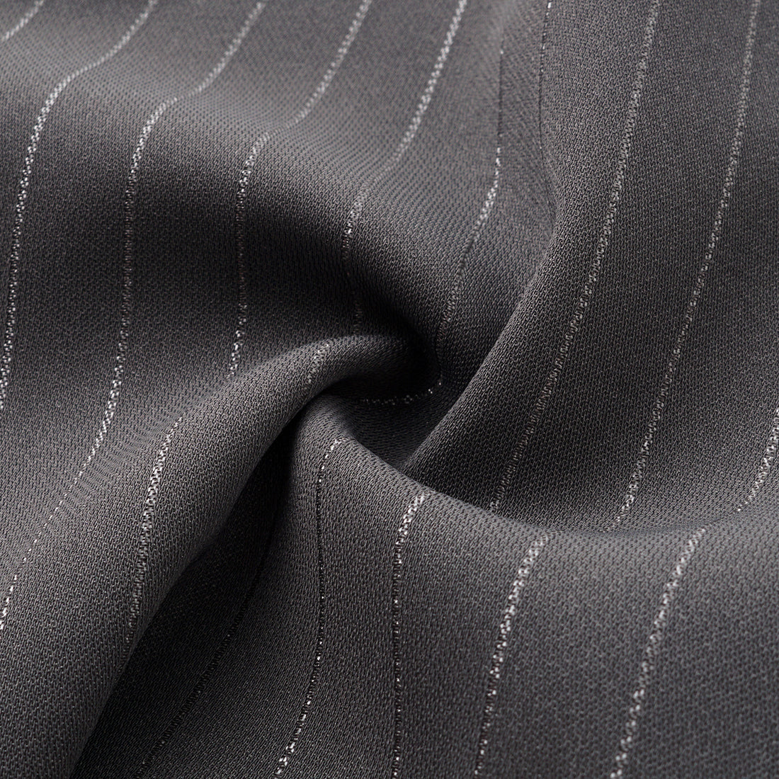 "Speak Sleek." 銀織工藝直條西裝短褲—Urban Reverie藝境漫游