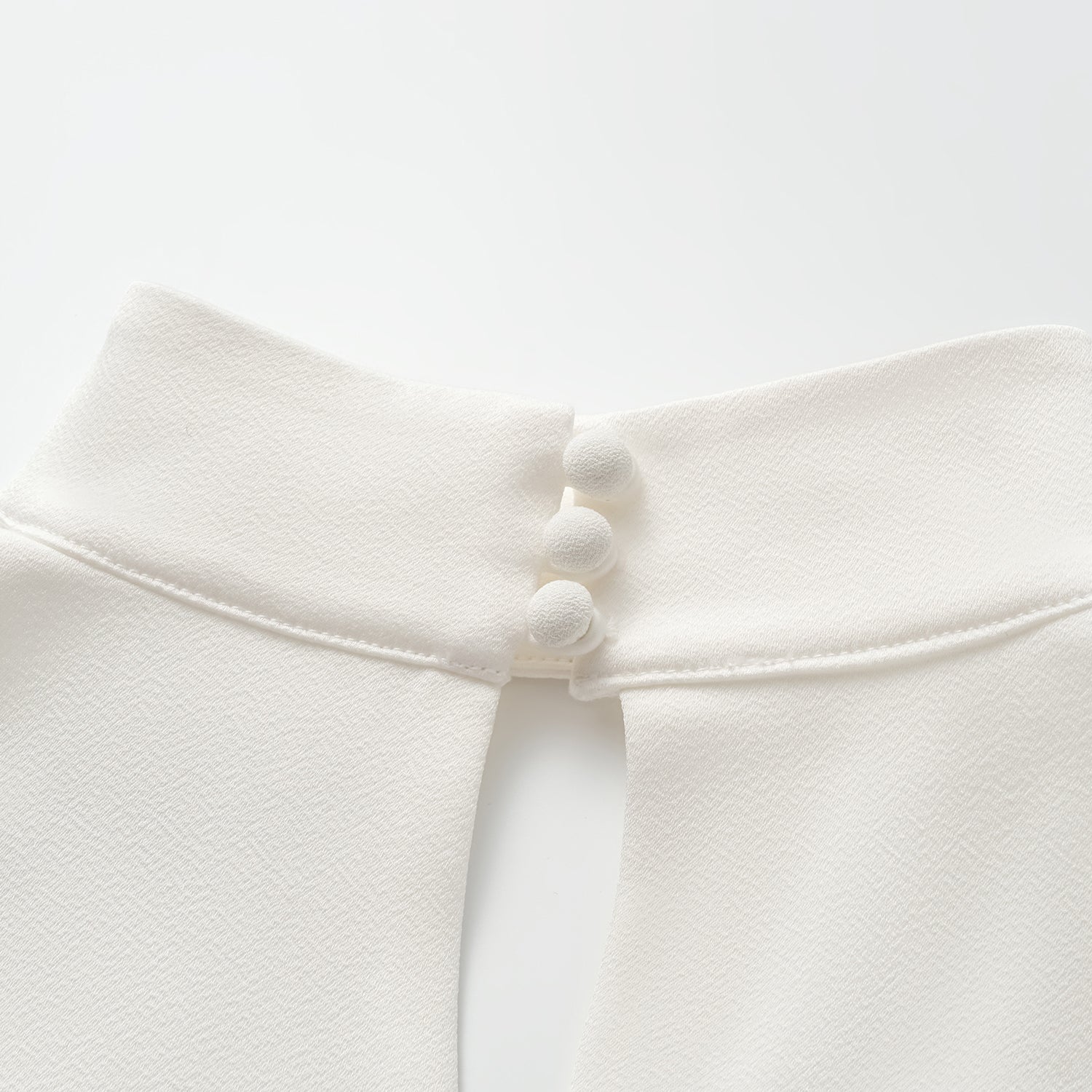 “春意” 鏤空剪裁設計輕中式上衣—鈴蘭