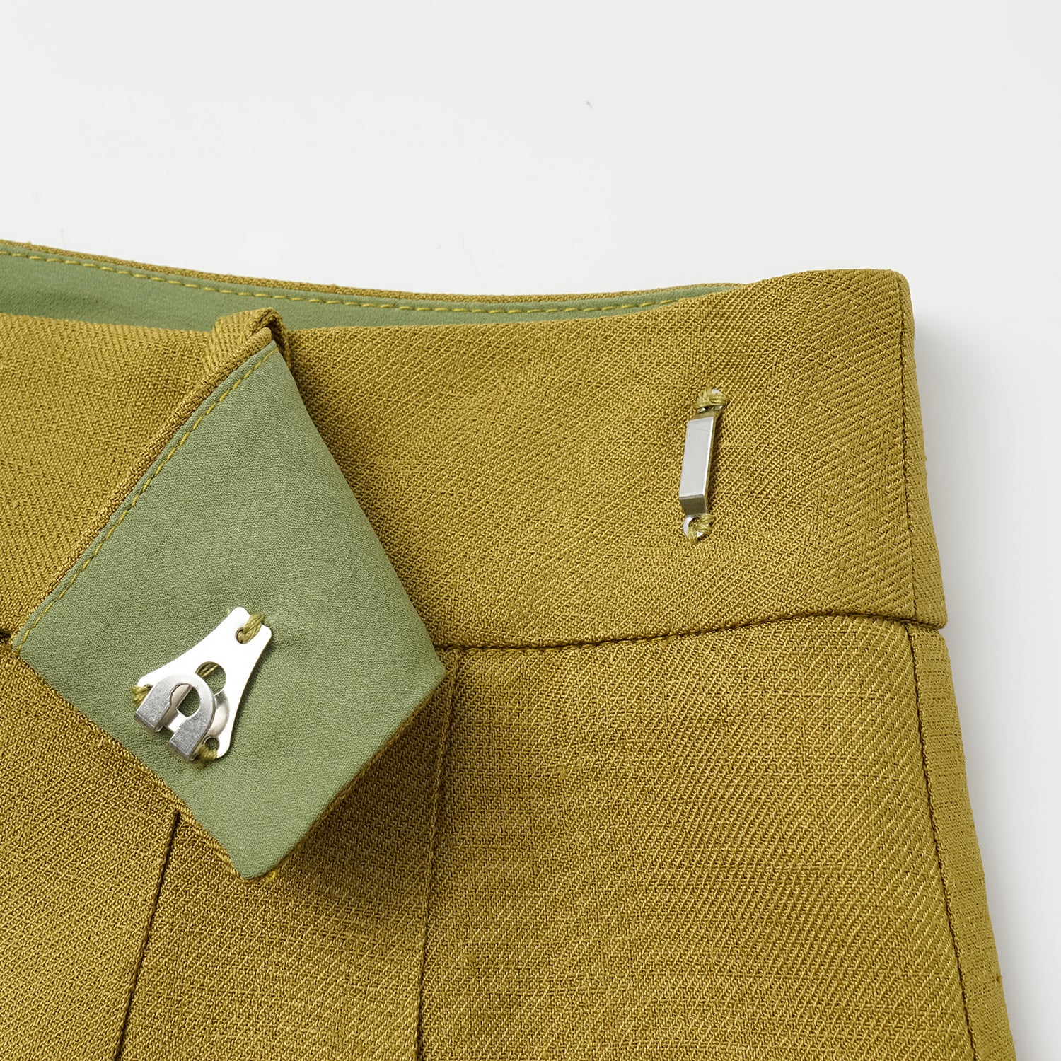 “知性時刻” 特殊絲竹肌理工藝醋酸短褲—暮薑