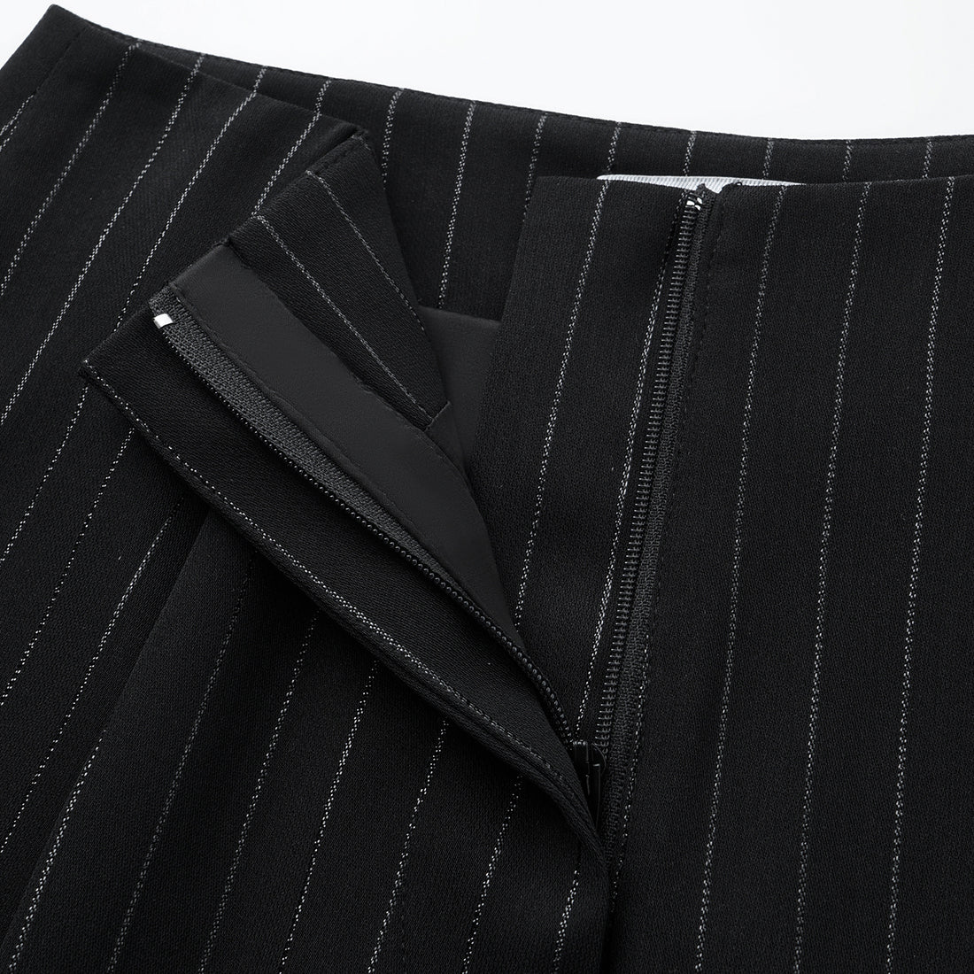 "Speak Sleek." 銀織工藝直條西裝短褲—Shadow Rhythm沉光輕序