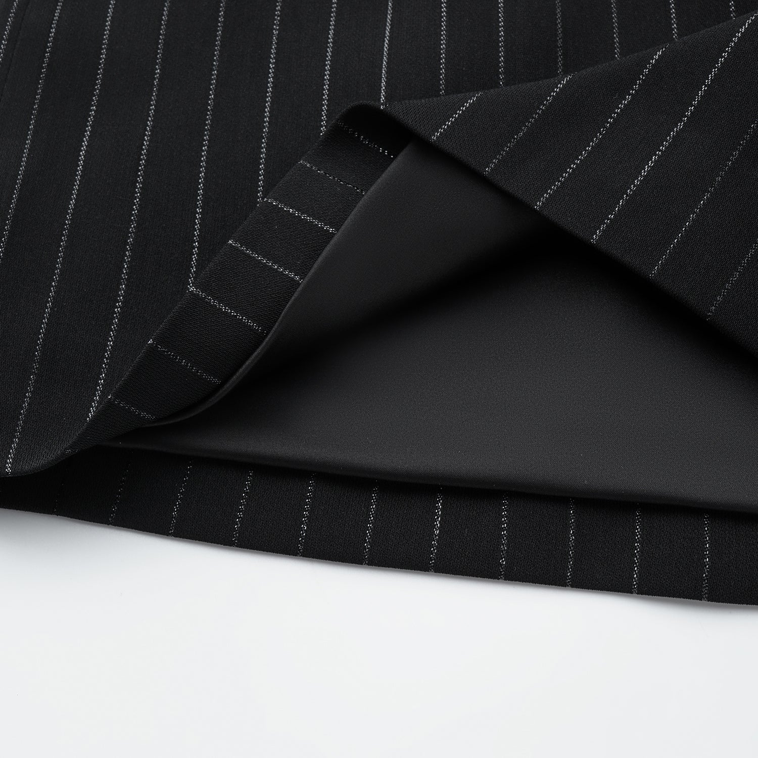 "Speak Sleek." 銀織工藝直條西裝短褲—Shadow Rhythm沉光輕序