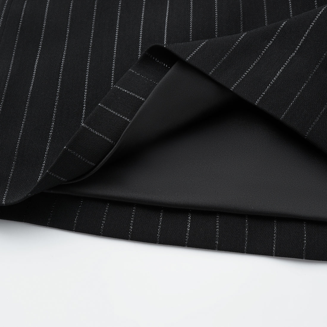 "Speak Sleek." 銀織工藝直條西裝短褲—Shadow Rhythm沉光輕序