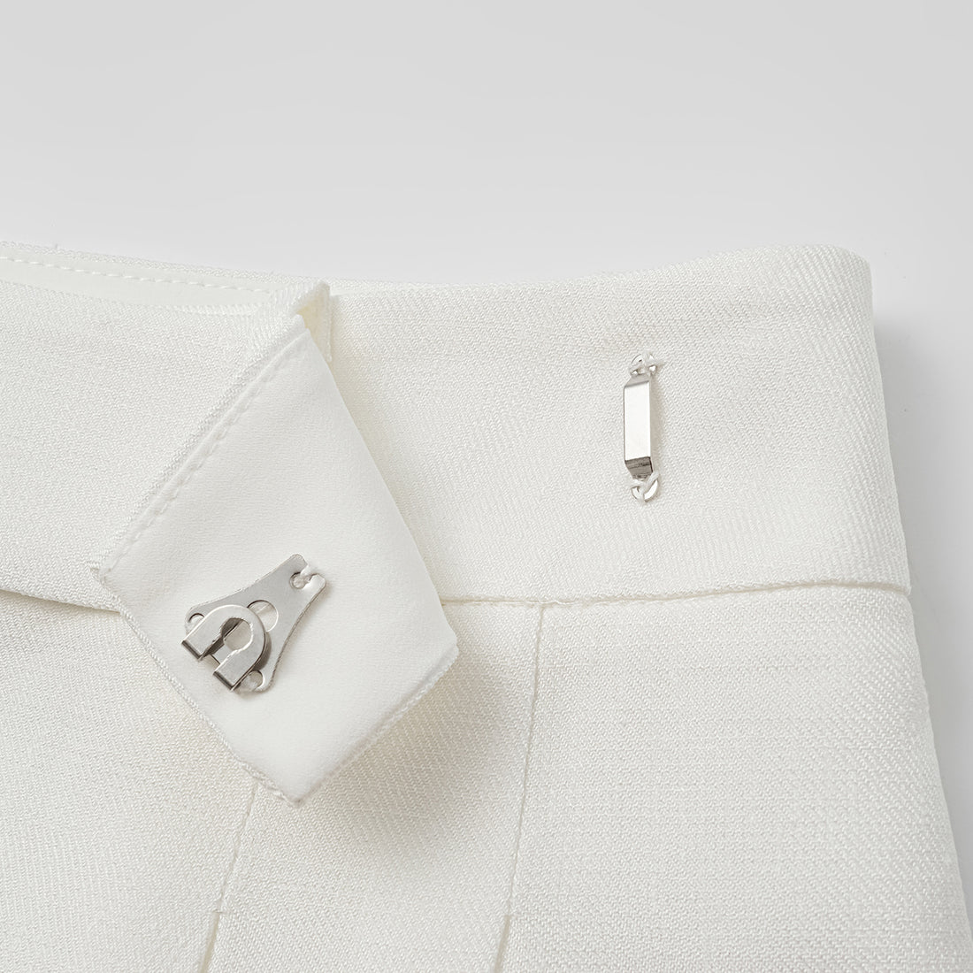 "Intellectual Moment" Special Silk and Bamboo Texture Acetate Shorts - Chenyu